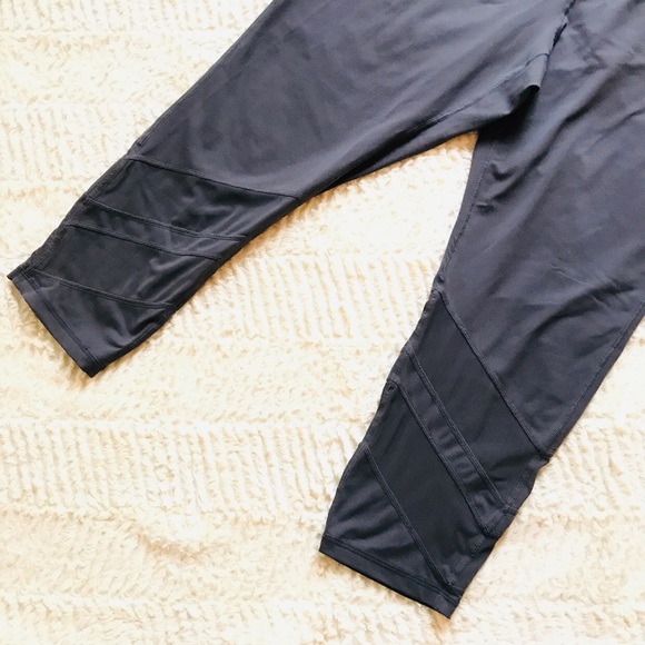 TORRID Active Mesh Cropped Leggings - Picture 4 of 8